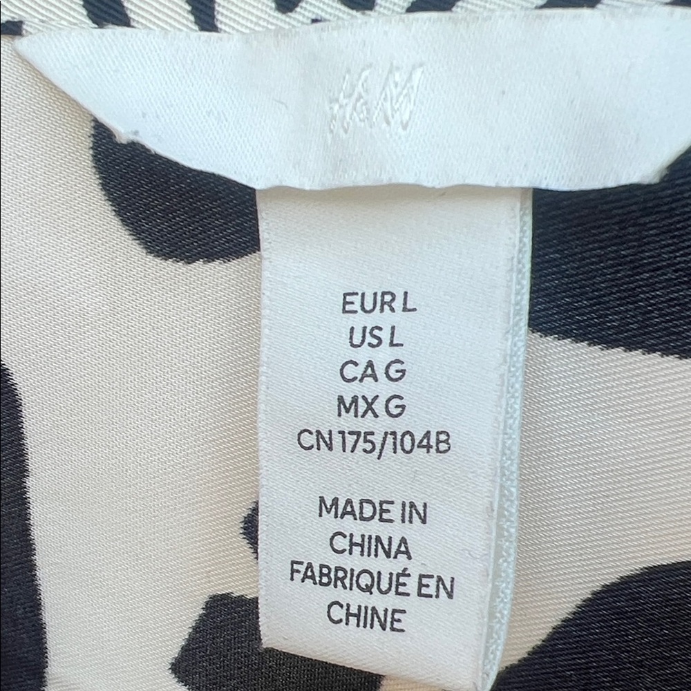 Women’s Black and White Patterned Button-Up Shirt/ Blouse - Picture 3 of 6